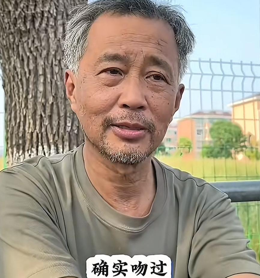 有主播问过沈巍一个问题：你吻过女人吗？“我吻过的，确实吻过。”沈巍很肯定地回