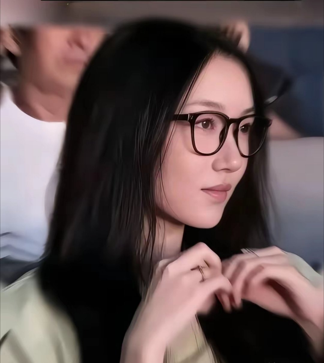 李亚鹏女儿李嫣从一个“丑小鸭”，变成了一个“白天鹅”了。真的不敢相信自己的眼睛，
