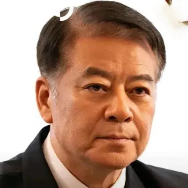 追剧《以法之名》颜世魁老师饰演的王春祥老师，一看就是一个心地善良的、工作任劳任
