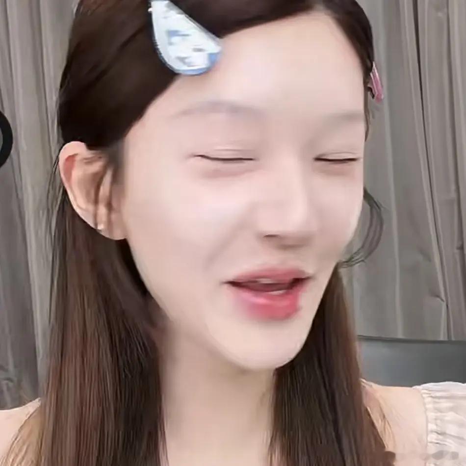 这卧蚕和嘴巴真的太恐怖了，真的不是医美过度吗