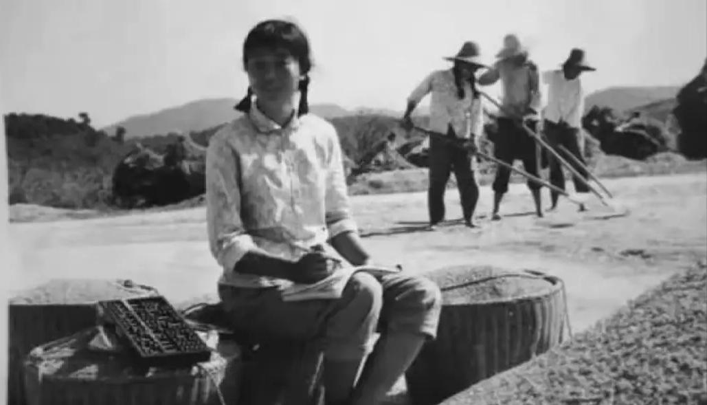 1974年夏天，上海姑娘朱梅华，因为家庭原因，响应号召去了云南西双版纳支援边疆。