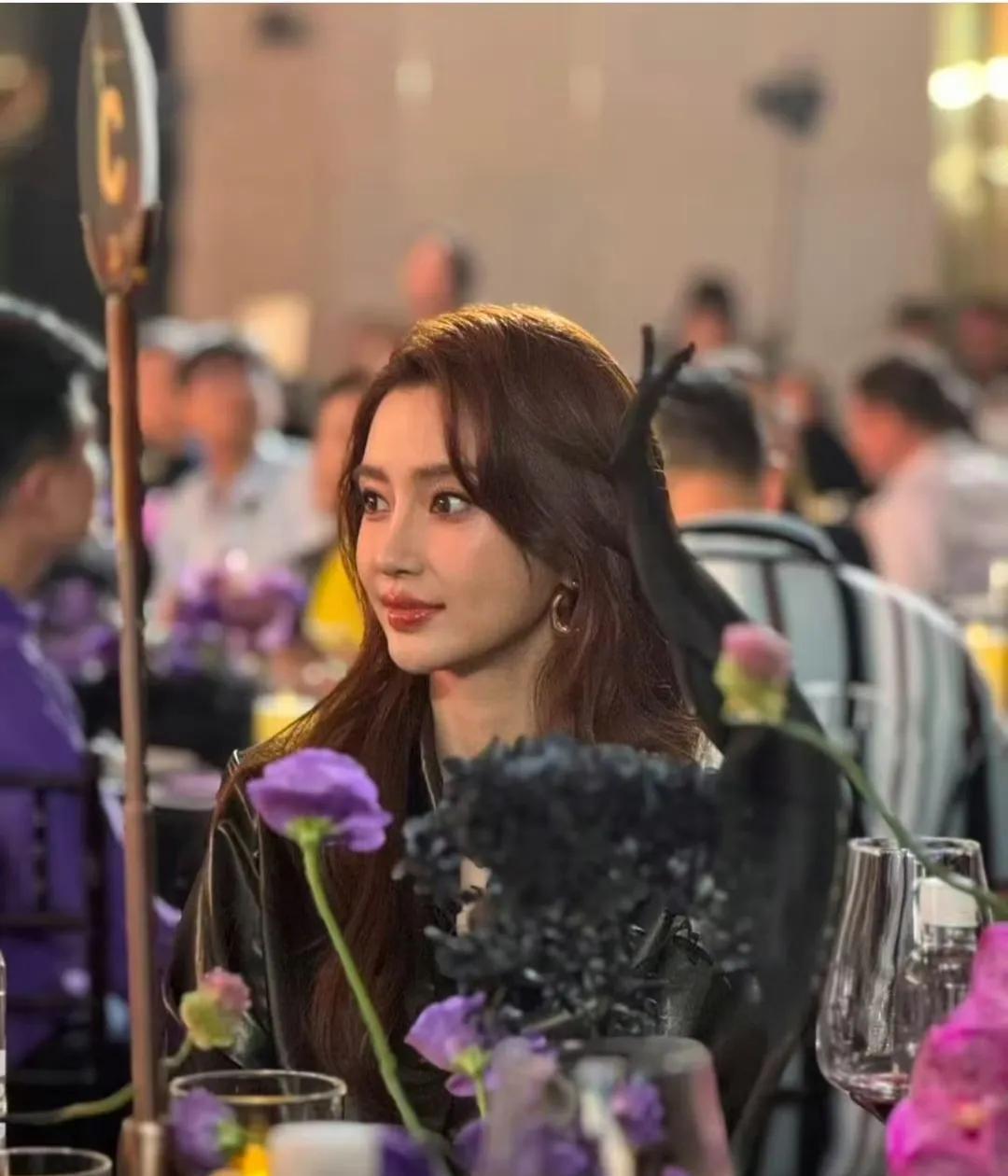 Angelababy有个特点她永远也不知道，不是她眼睛很迷人，也不是她带娃上