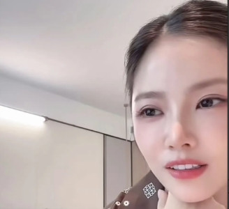 王灿说杜淳现在赋闲在家，没有戏拍，完全就成了她的助理，无论是在生活中还是事业中，