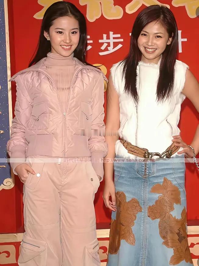 穿裙子的输给了穿裤子的刘涛当年为了比美貌特意穿了一个裙子见了刘亦菲发现，不是一条