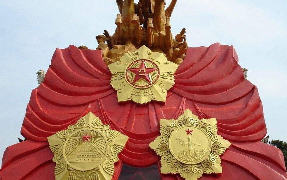 新中国开国57位上将中，仅有47人获颁三枚一级勋章，另10位将军各自是什么经历和