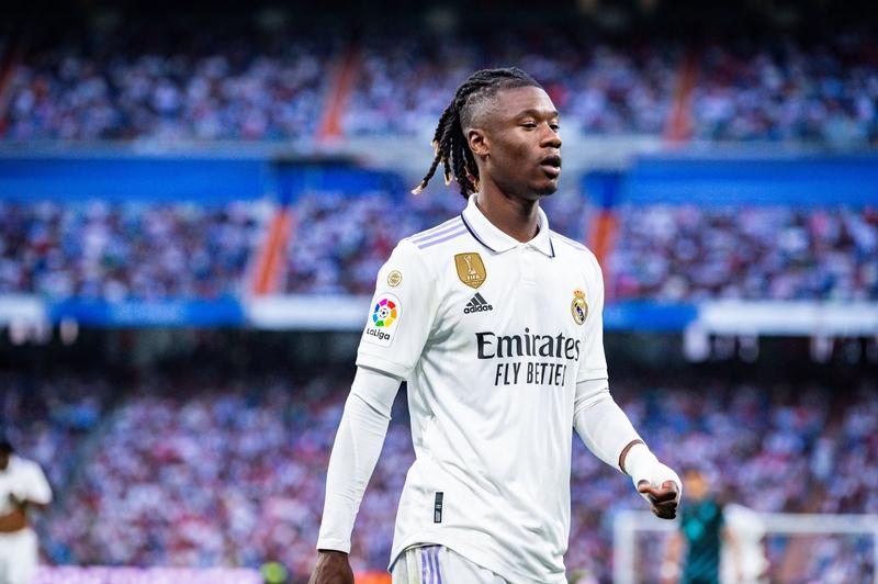 卡马文加最辉煌的赛季就是刚加盟皇马的那个赛季就夺欧冠冠军，屡次替补登场搭档魔笛，