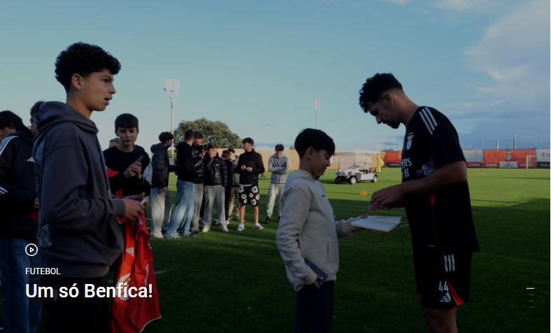 开启小孩模式，若泽·穆里尼奥向25名来自不同年龄段，居住在本菲卡训练营的青训球员