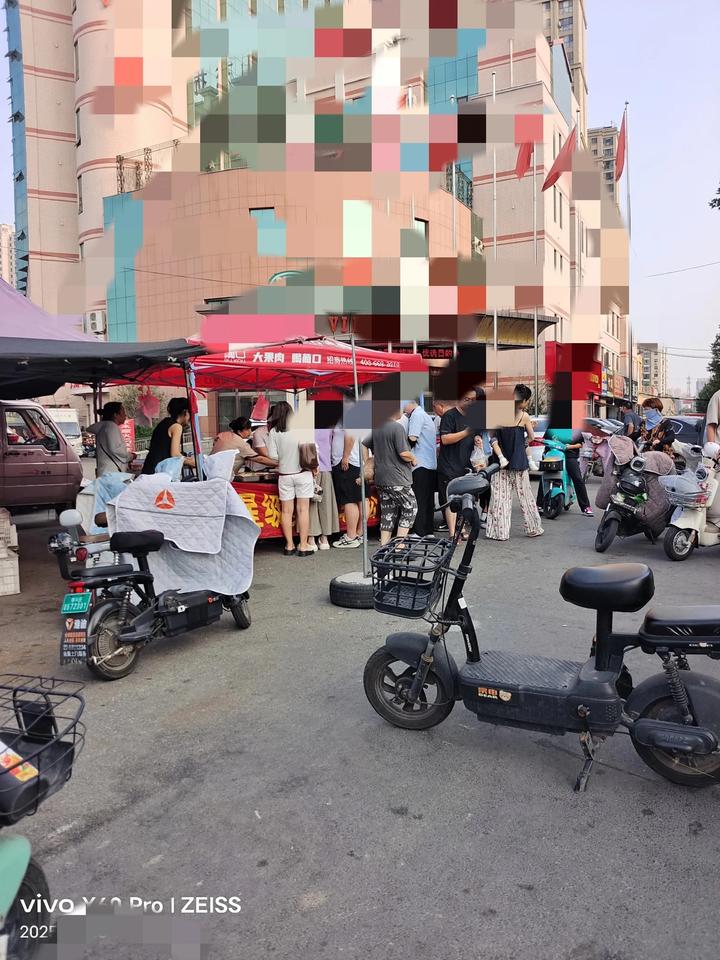 花一个地摊的价格就能吃到星级酒店的饭菜，你还在想什么？抓紧时间行动起来，过来尝一