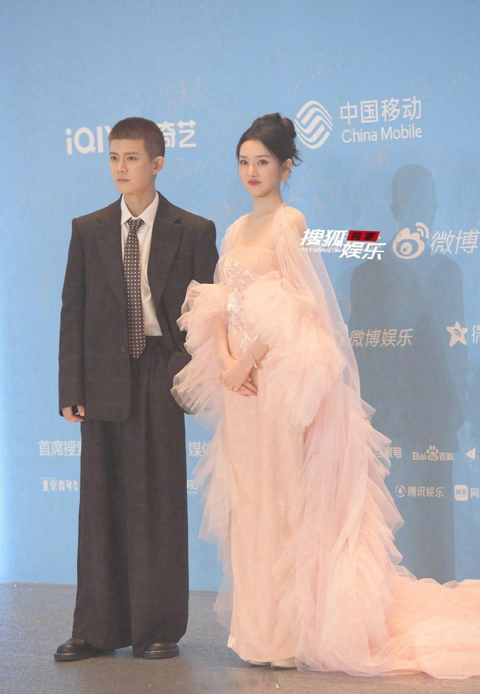 吓我一跳刷到这张图我还以为是哪个内娱新T出来了