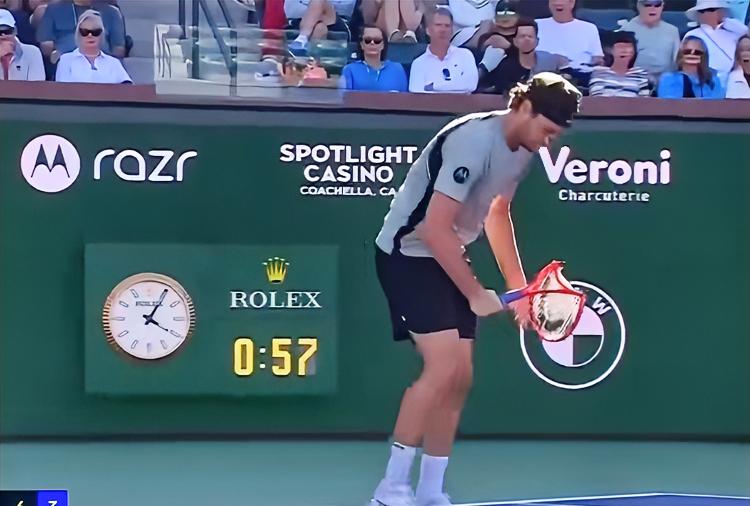 你见过失控的弗里茨吗？哈哈，在印第安维尔斯大师赛第三轮，比赛来到第二盘第57分