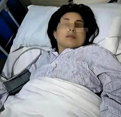 江西24岁女子并发症离世，办完丧事，为其垫付30万治疗费的未婚夫李某，准备启程离