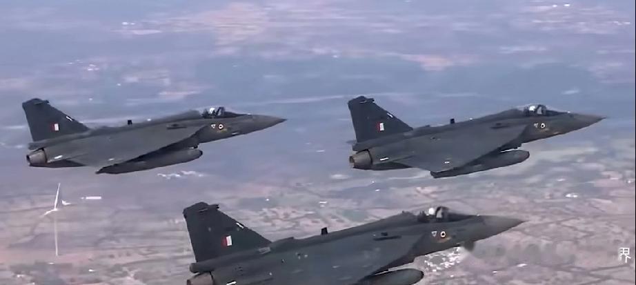 印度“光辉”战机刚又摔了一架，官方却硬着头皮说“不影响出口”，这波操作直接把网友