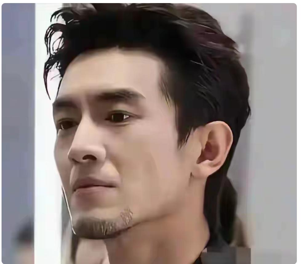 天呐！这是林更新吗？还有点不相信自己眼睛了，第一看上去，还不相信，后来还仔细扒拉