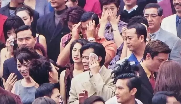 网友说第一眼先看到的是古天乐，我愣是找半天也没找到他