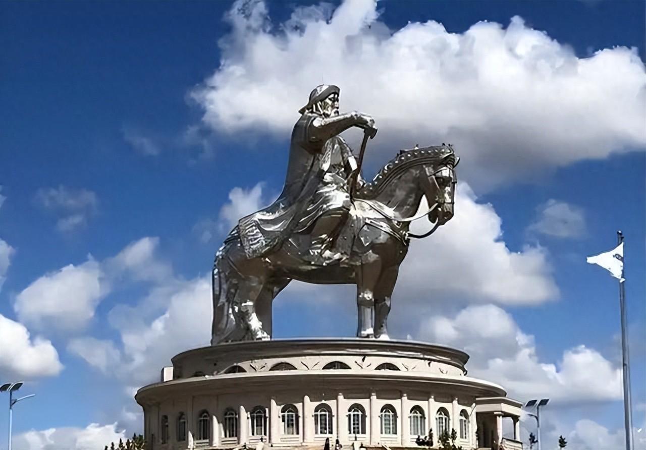 为什么98%的蒙古人，定居地靠近俄罗斯，而不选靠近中国的地方？蒙古国350万