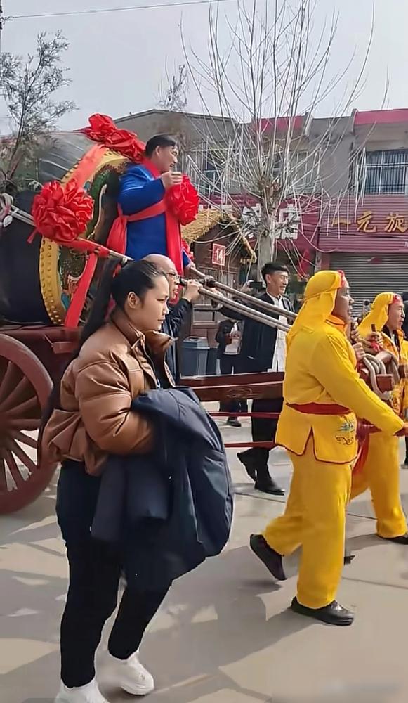 朱之文真的“凉”了！从一年400场商演到台下只剩十几个老头，昔日的“农民歌王”如