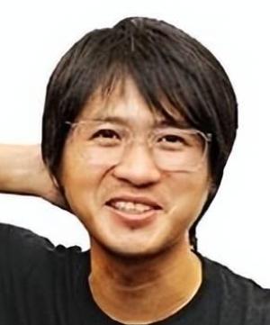 韩寒通过《飞驰人生》系列电影，成功打开男性电影市场，展现出独特的“经济学”。《