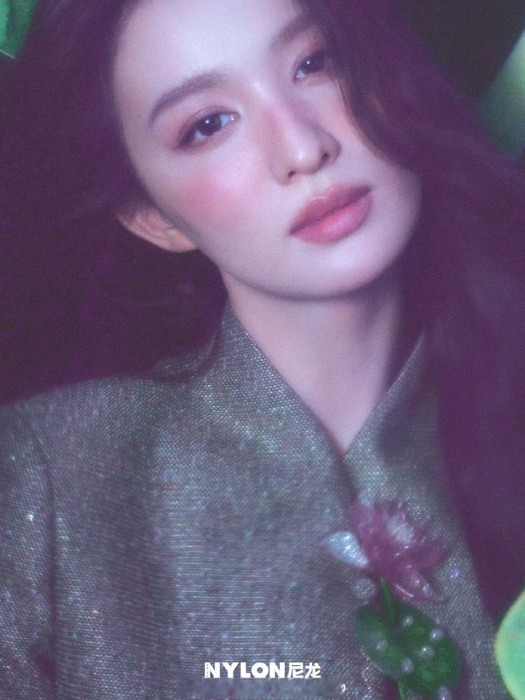 王楚然尼龙九月刊封面大片，梦幻童话风的油画少女！！​