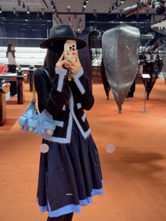 逛街的chanel香奈儿女孩儿