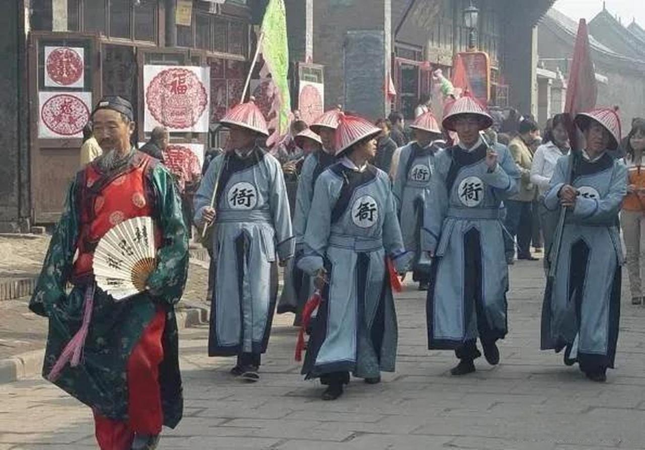 古代"九品芝麻官"有多大？年薪33两银子，管着一个县里的户籍档案，头顶还有8
