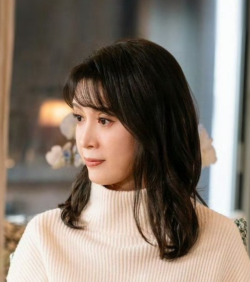 演员金巧巧把其他明星不敢说的话就这么摊开说了。她对着镜头坦言自己不拍戏不是没人