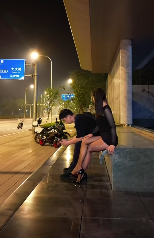 回家碰到两口子吵架了，我走还是不走！