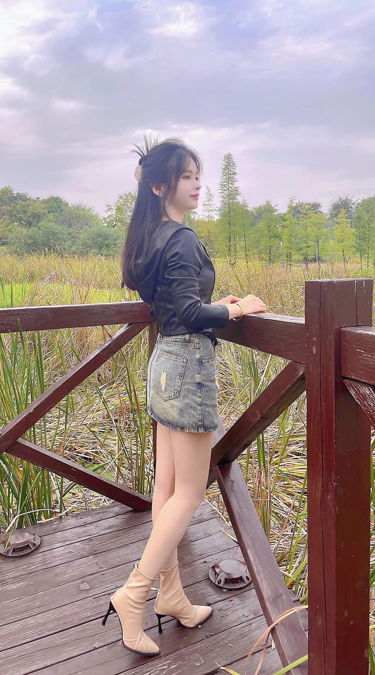 爱而不得是人生最大的遗憾，有人释怀，有人在风里爱了又爱，原来失去不是最大的惩罚，