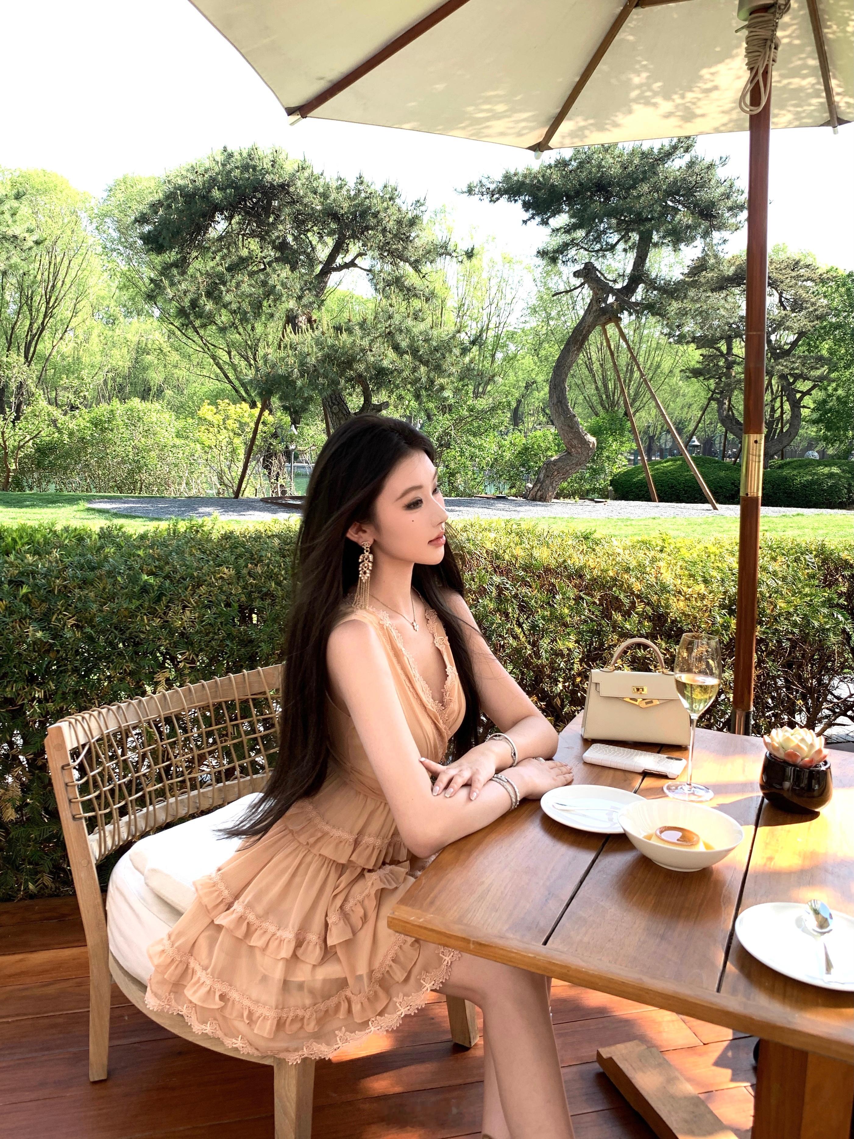 𝓜𝓸𝓷𝓮𝓽𝓖𝓪𝓻𝓭𝓮𝓷.💐好温柔的杏色小裙子！！在阳光