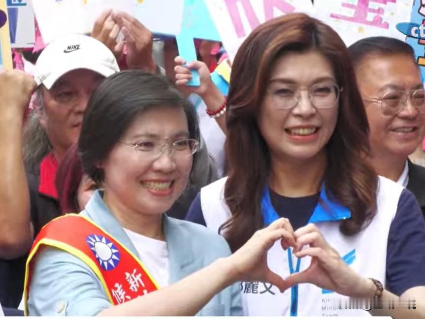 郑丽文陪同徐欣莹登记参选陈见贤缺席国民党新竹县长参选人徐欣莹今天（3日）上