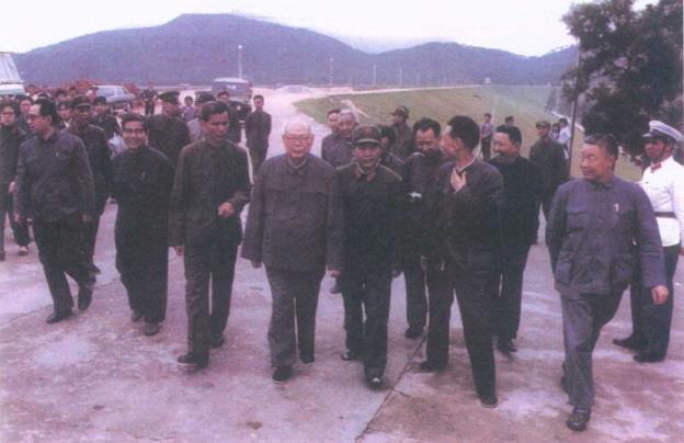 1980年4月28日，叶剑英在深圳视察