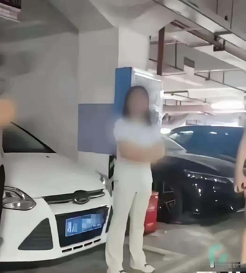 后续！长沙车位纠纷调解11小时崩了：女车主倒要业主道歉，网友炸锅7月8日下午