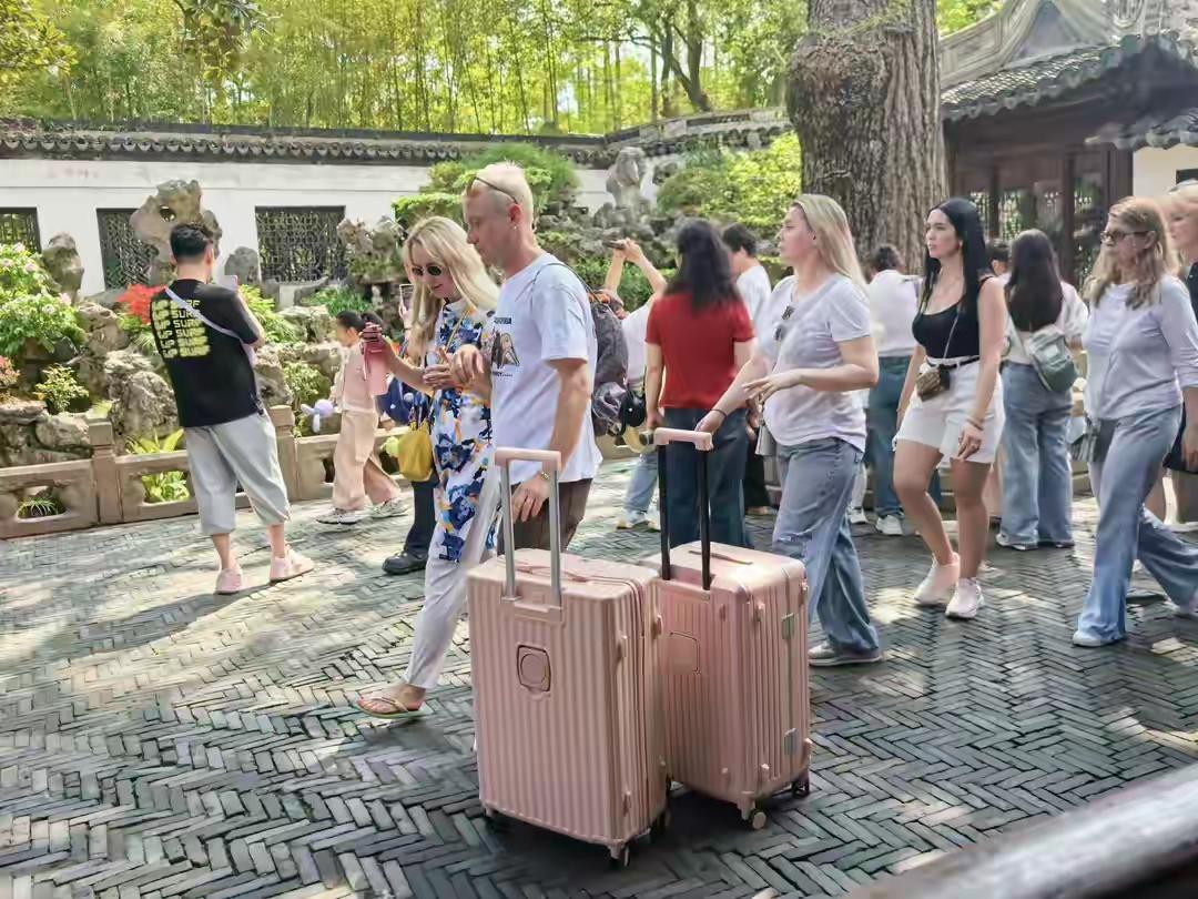 在上海待了一天，见到的外国人比我前半辈子加起来都多。这话不是我吹牛，是4月2