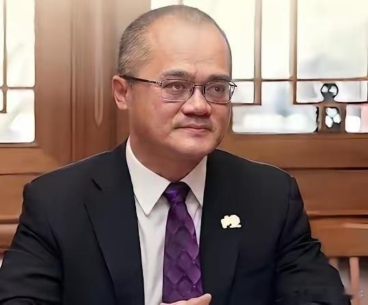 王兴的压力，肉眼可见。阿里当年砸76亿入股长鑫科技，7月27日长鑫登陆科创板后，
