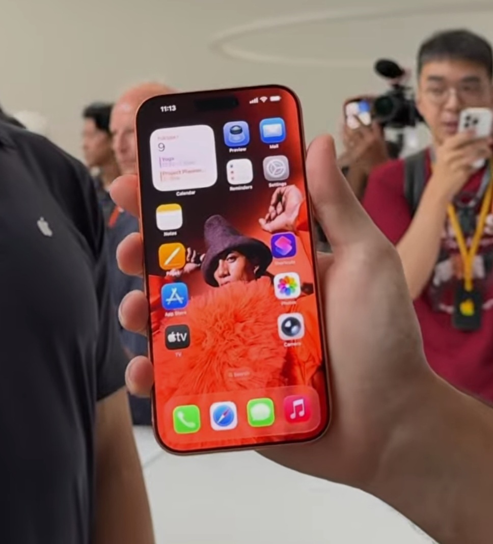 今年iPhone17ProMax橙色我估计抢不到是肯定的，你们谁抢到可以加