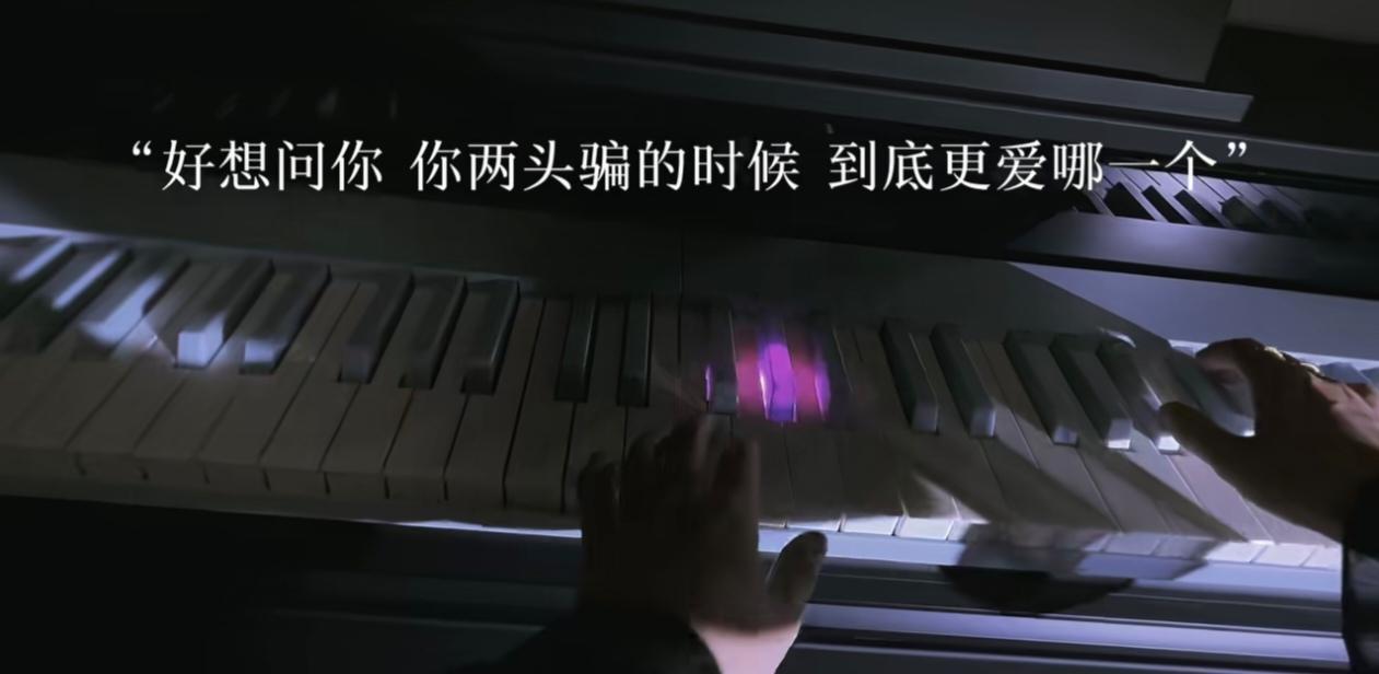 我有个朋友曾经脚踏两条船，我问他心里更偏爱哪一个。他给出的答案是，自己更在意