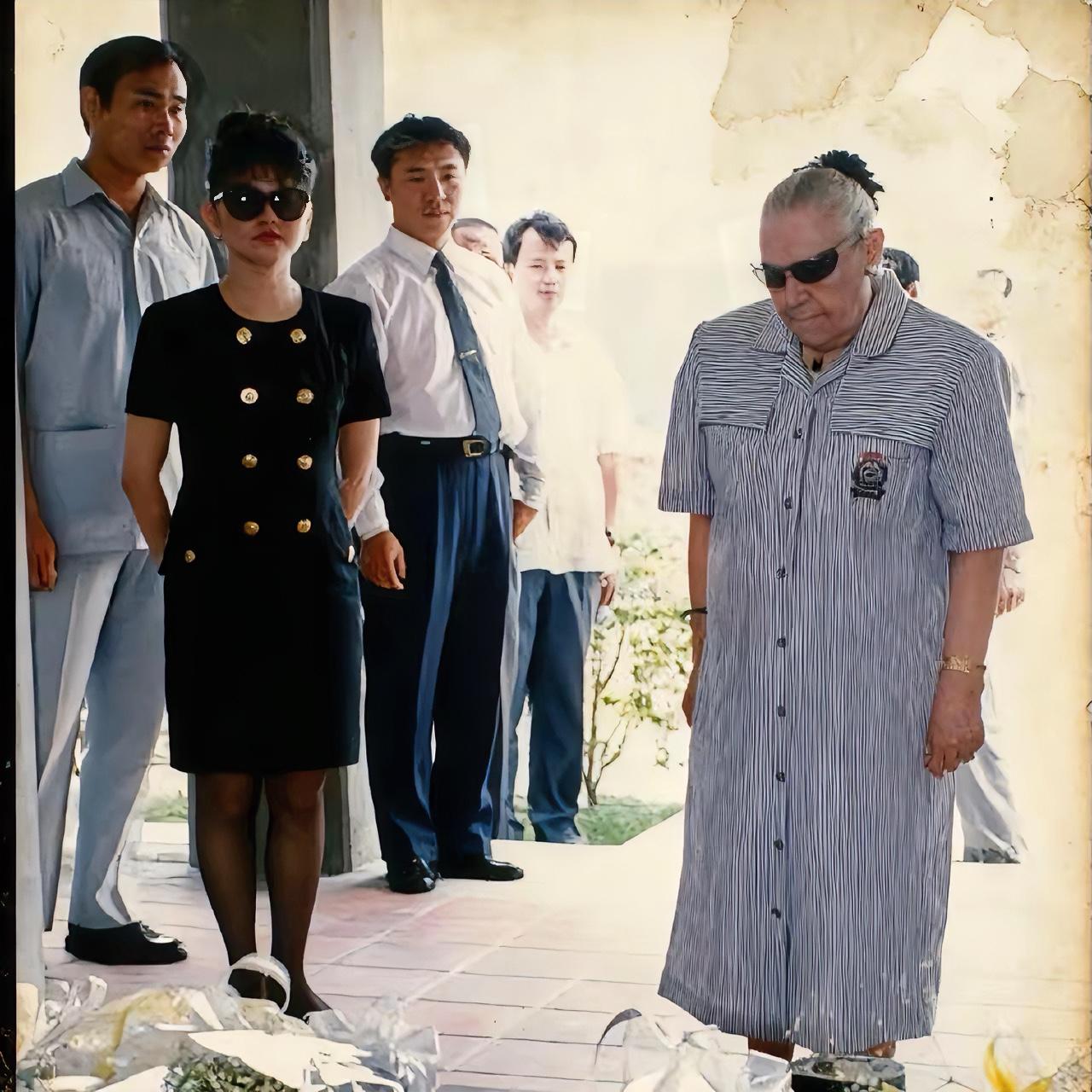 1991年7月1日，台北，蒋孝武因心源性猝死离世，年仅46岁。这是短短三年里，7