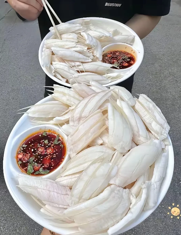 这是哪个地方的特色美食佳肴？叫啥呀，看着就流口水