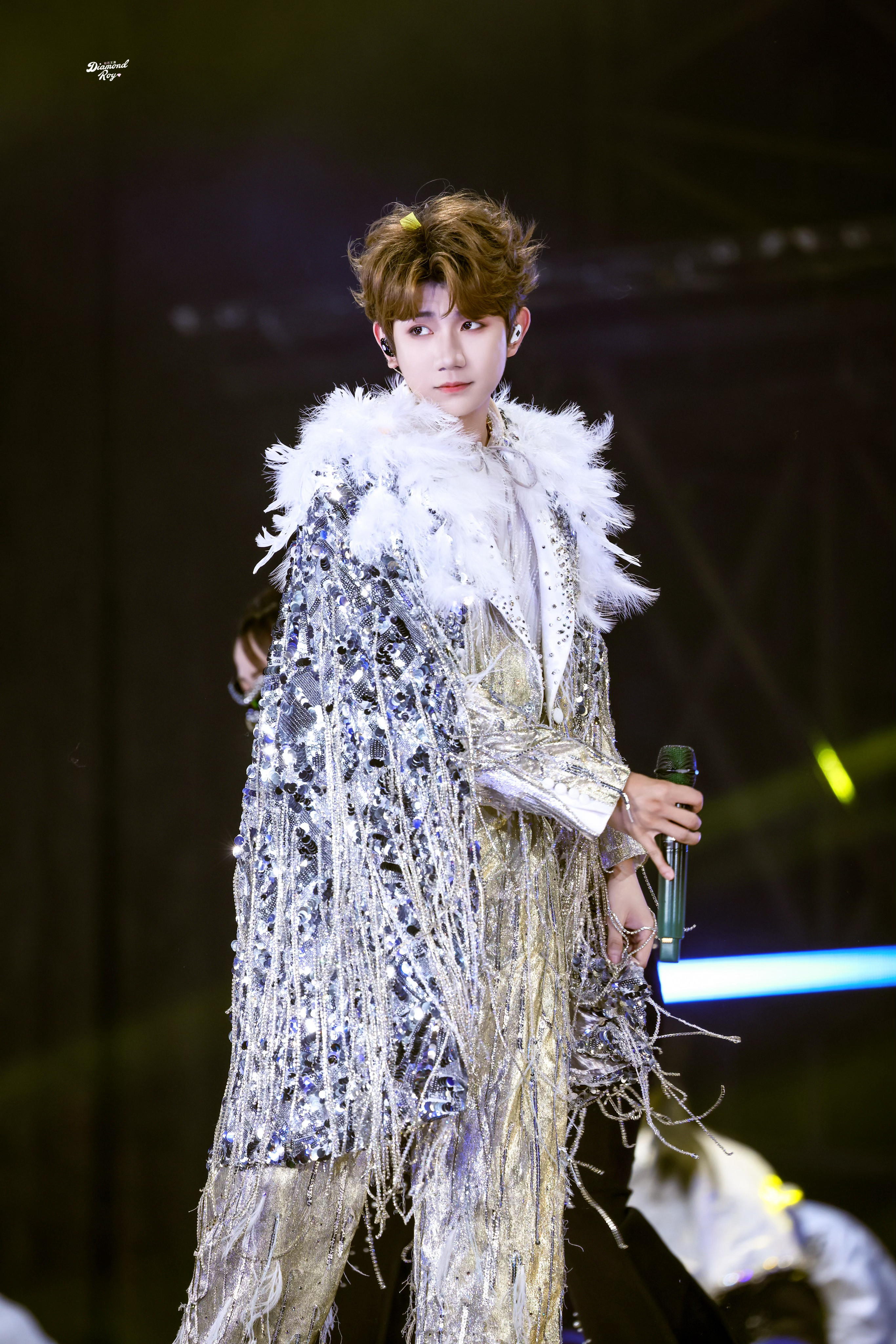 王源王源宇宙超级无敌大大狂欢巡演共绘王源的狂欢轨迹王源南京上座率夯爆了2608