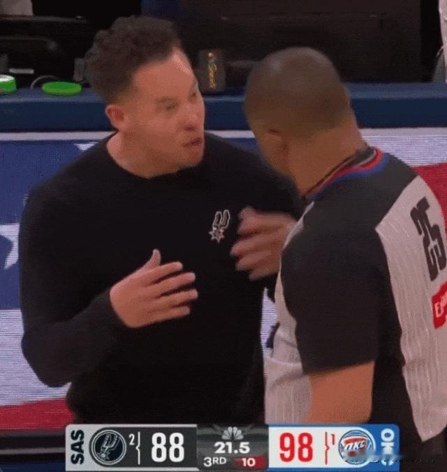现在的NBA判罚，真的已经离谱到没底线了。西决G5雷霆主场这场球，第三节
