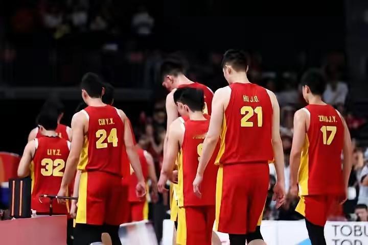 我国男篮亚运会获得第4名并没有输。半决赛败给日本是因为日本变成世界队，它们的归