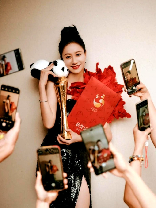 说实话，如果我是倪虹洁儿子不待见我，那就干脆不联系了然后努力赚钱，精进自