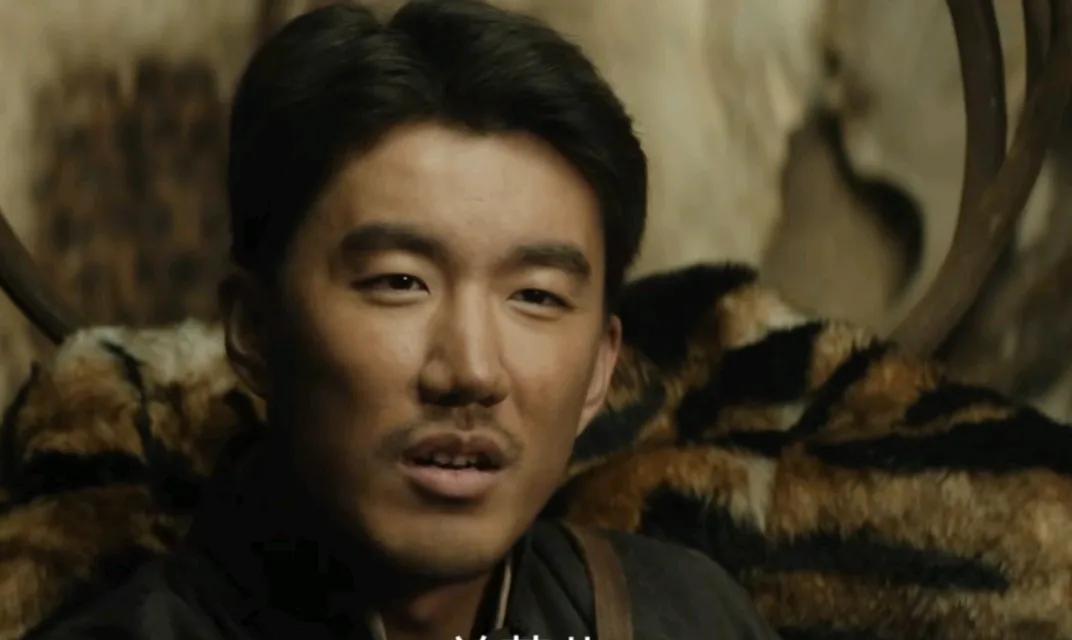 《归队》为了巴结老丈人，小白马不惜把抢来的老山参又还给了鲁长山，他对花儿还真是下