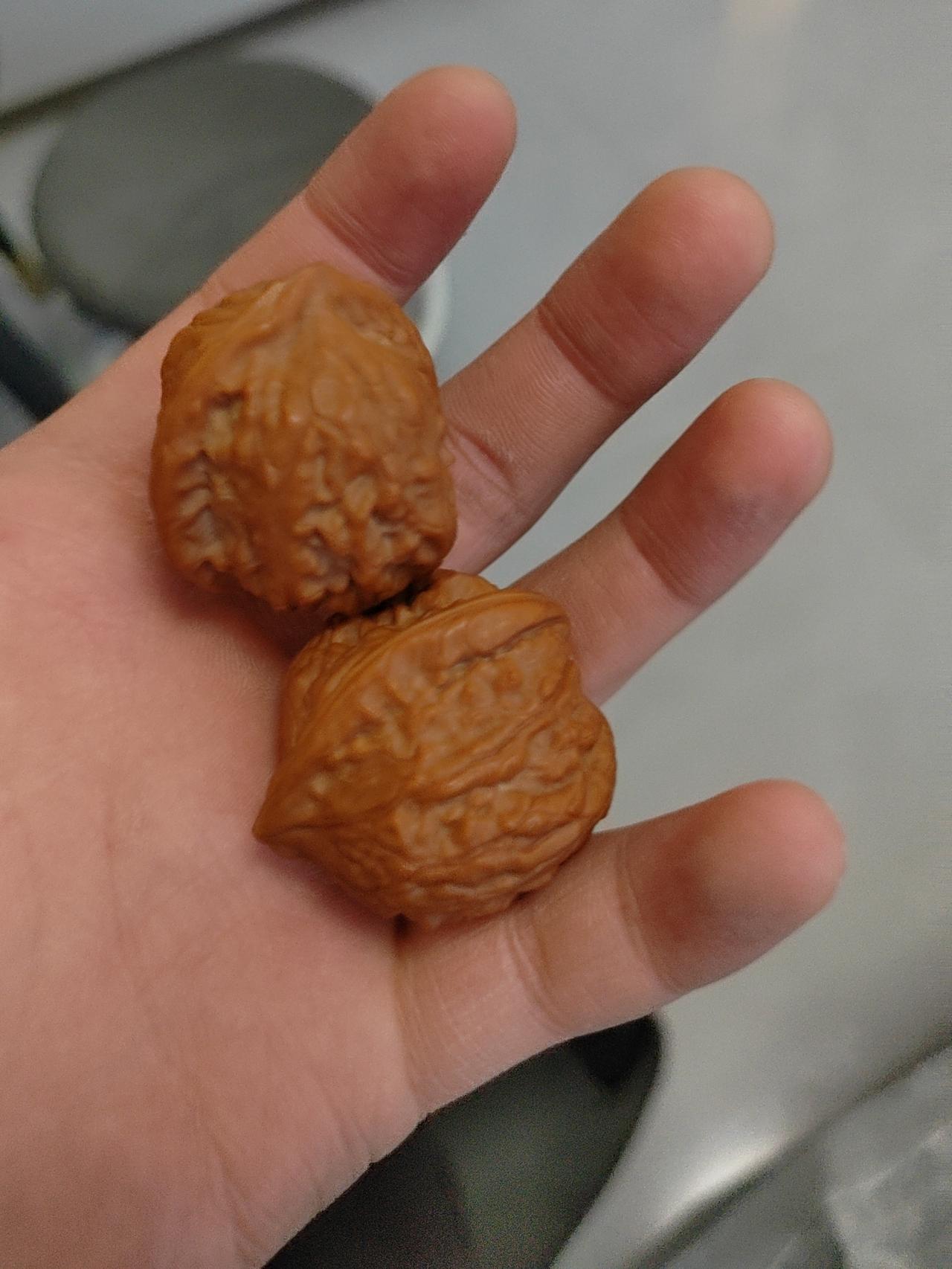 我有时候我就会试探性的问我老公，我说你也别这么拼了，就像你爸妈一样，把孩子养大就