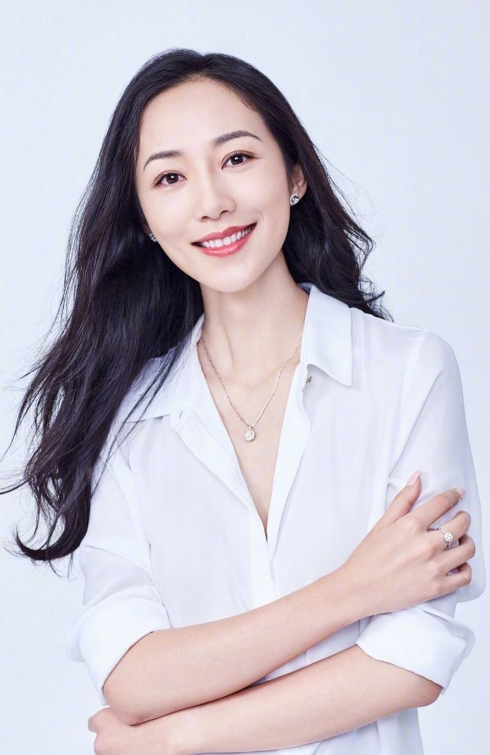 宋祖儿被男粉求婚…宋祖儿并非首个被男粉求婚的女明星，有同样经历的还有张柏芝，类