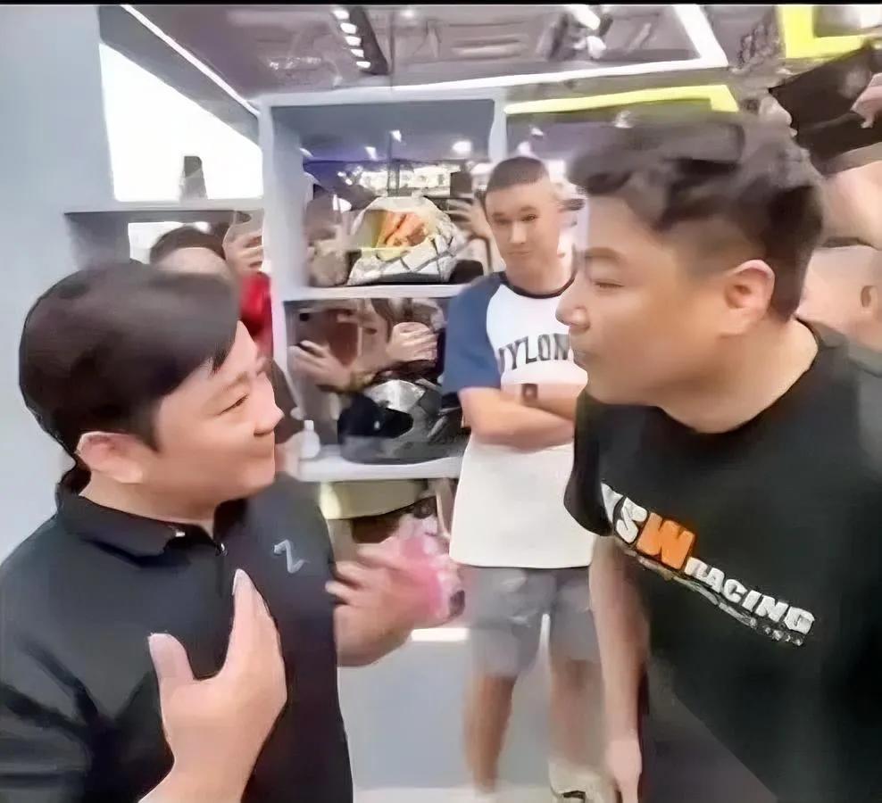 张雪被怼了半年后打脸了谁能想到输得这么难看的是怼人的那个。去年摩托行