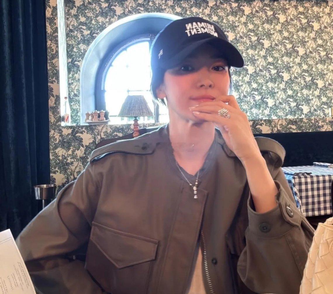 离婚对她打击不小，精神恍惚，]可惜，