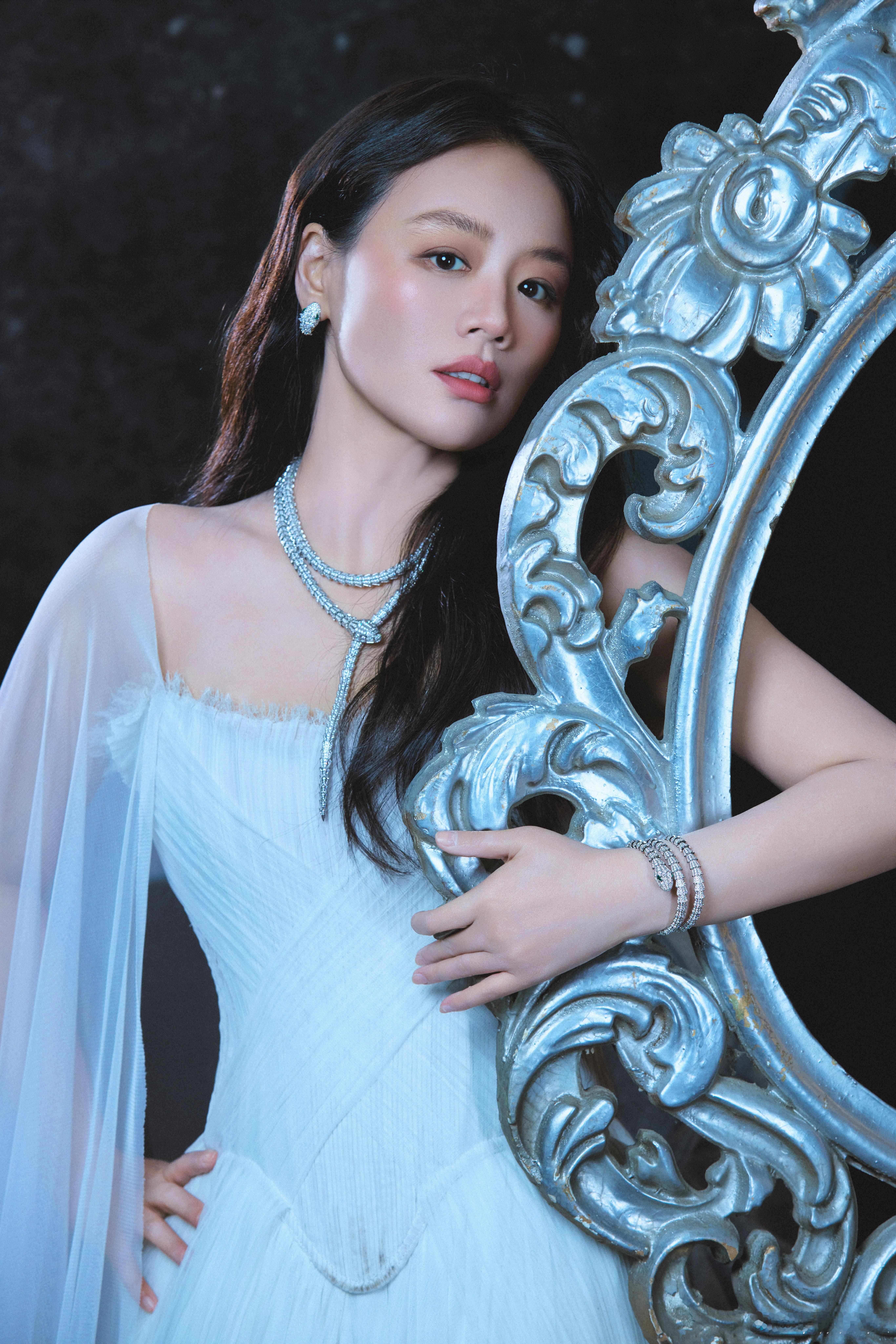 马思纯白色纱裙不愧是生命力女神🔥马思纯穿白纱裙状态绝佳，舒展大气又明媚可爱，