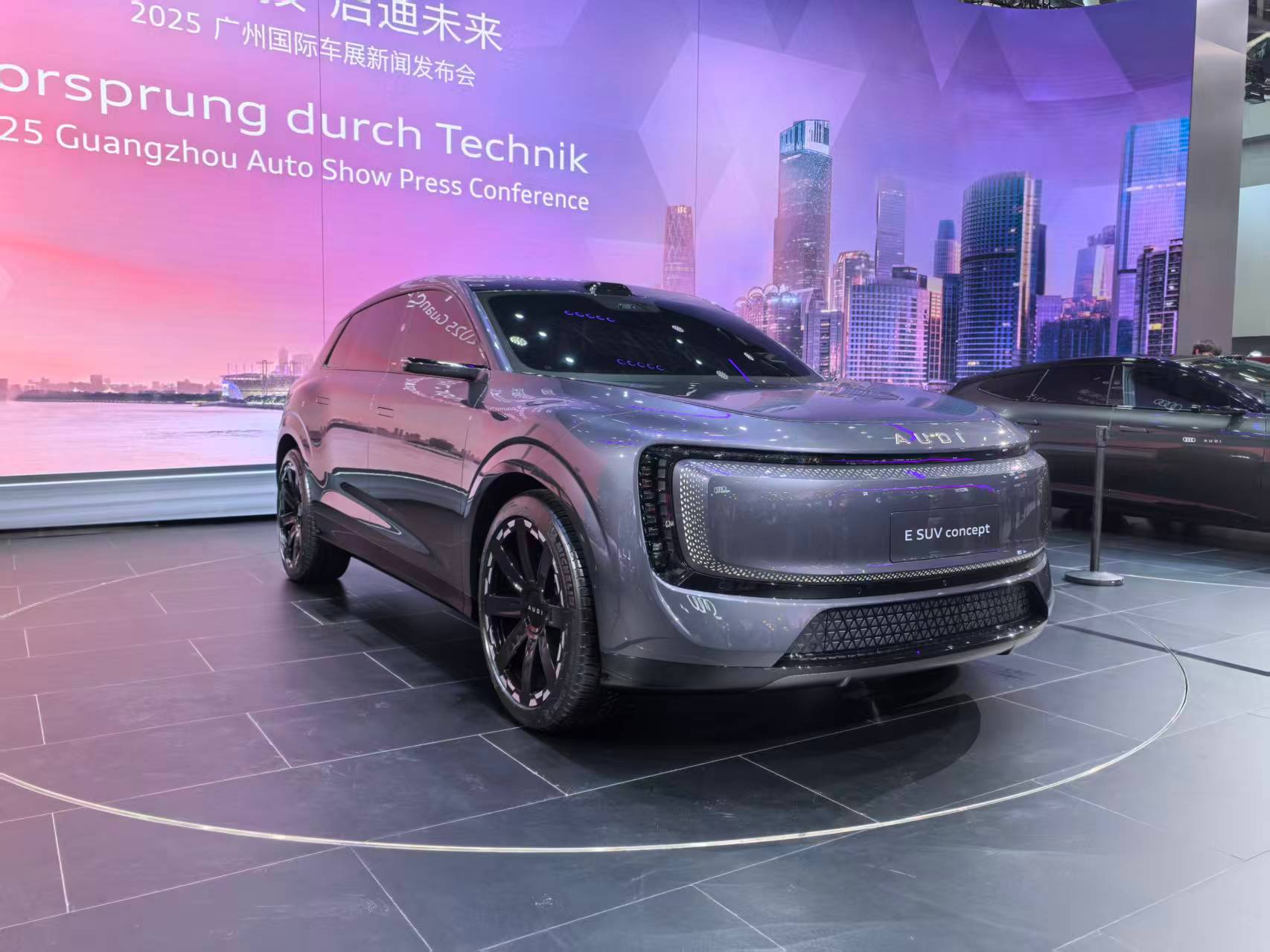 奥迪全新纯电概念车——ESUVconcept正式首发！它是﻿AUDI品牌第二