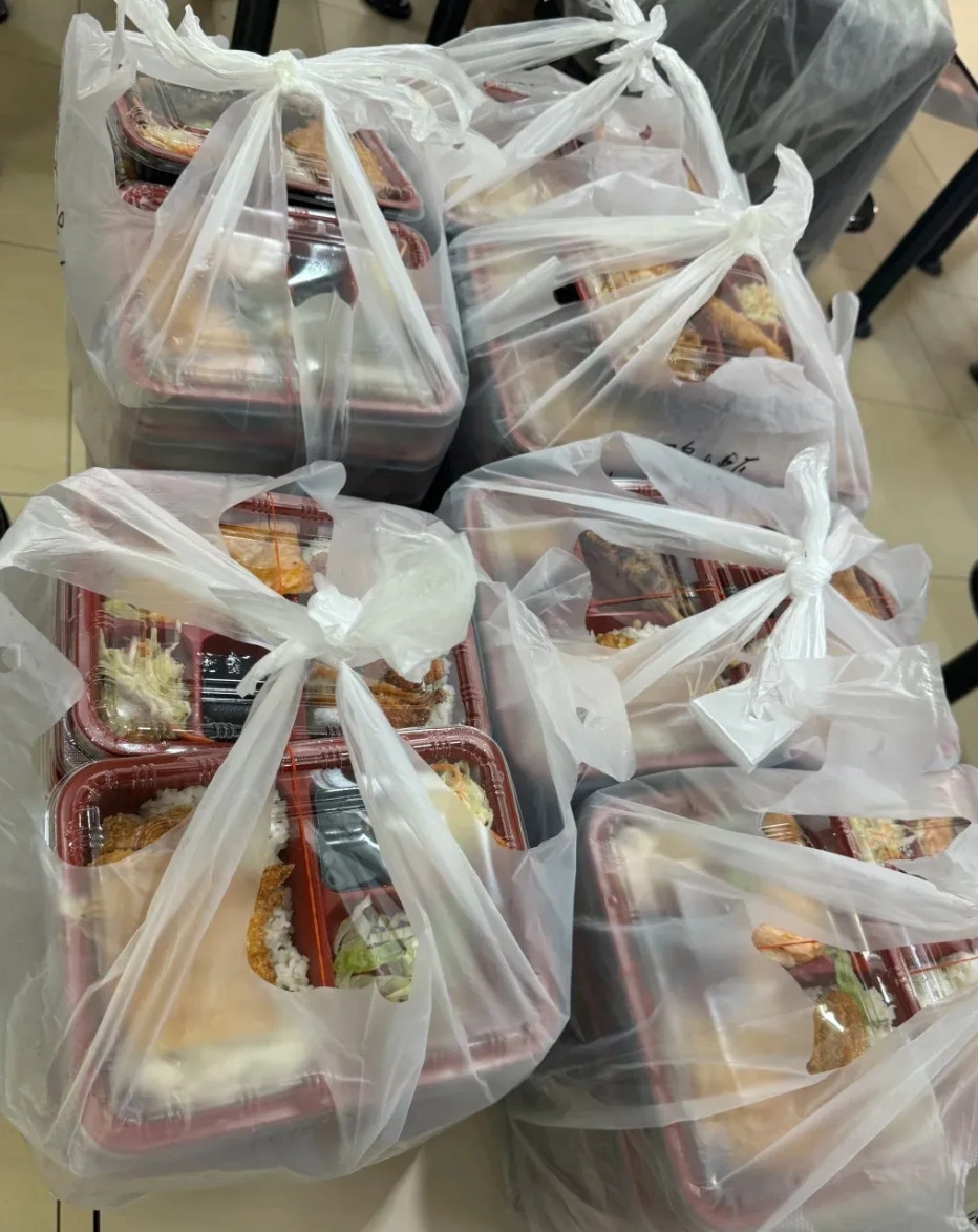 我是一个底层外卖员，今天我冒着被黑被攻击的风险在这里揭露外卖的黑心商家的种种恶行
