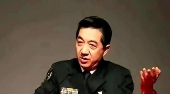 谢谢你张召忠！你真是伟大的预言家！2015年你就说过：“美国啥也不干，让东方大国